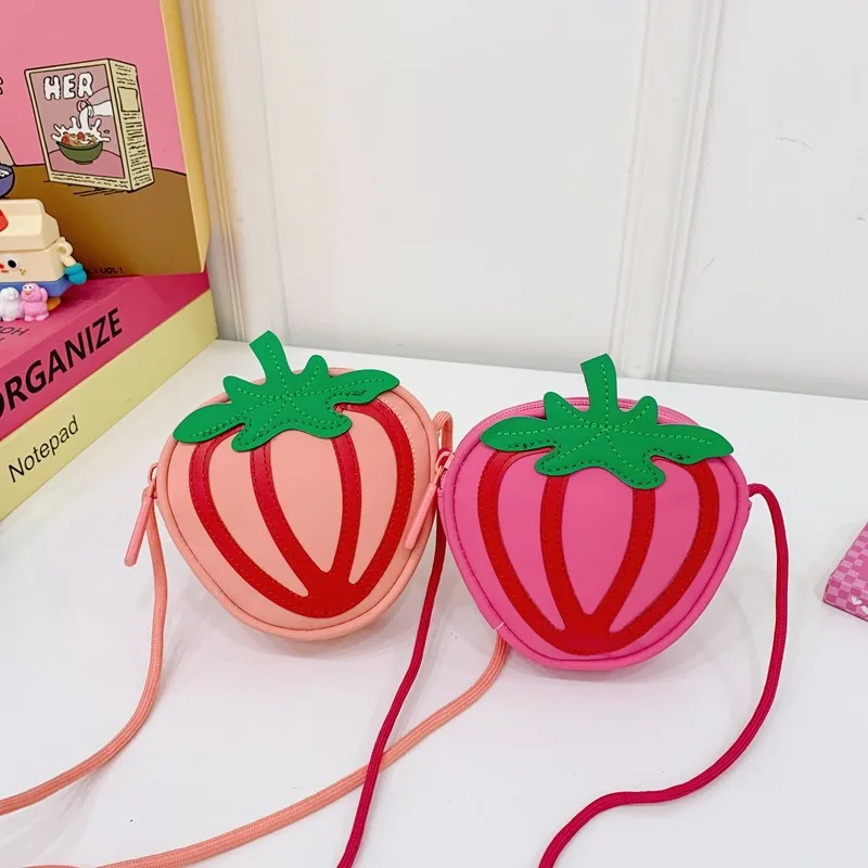 

Осенняя новая детская сумка через плечо с рисунком клубники, модная мини-сумка, милая кожаная сумка-кошелек, сумка на плечо 2025 г.