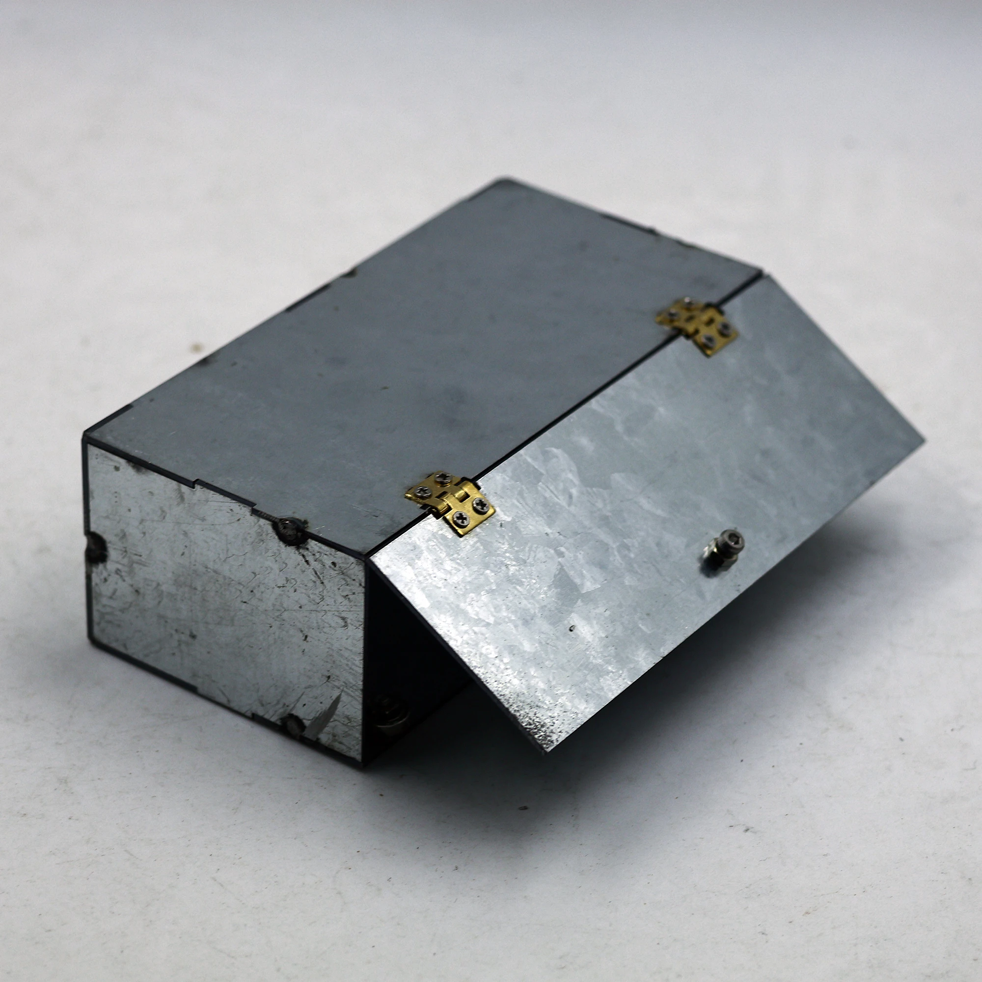 VCRC Ganzmetall-Werkzeugkasten, Ausrüstungsbox für 1/14 Tamiya RC Truck SCANIA 770S VOLVO 750 Mercedes-Benz ACTROS 3363 MAN Spielzeug-Autoteil