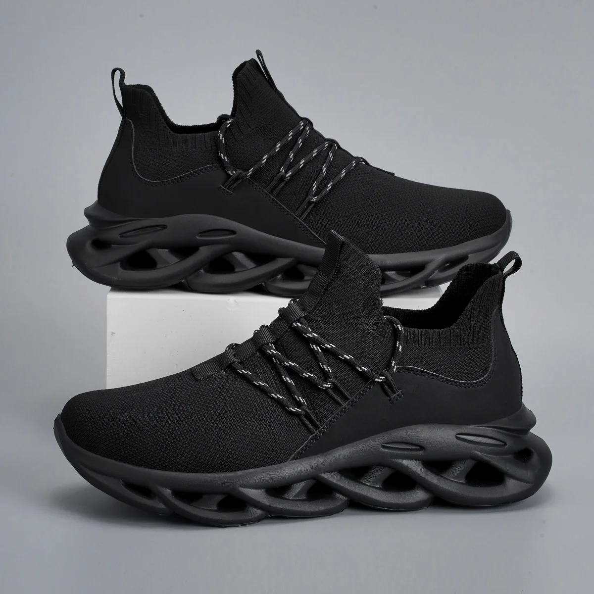 

2024 Men Runninig Shoes Lightweight Breathable Male Sports Shoes Anti-slip Outdoor Men's Casual Sneakers Soft Fashion EVA Sole