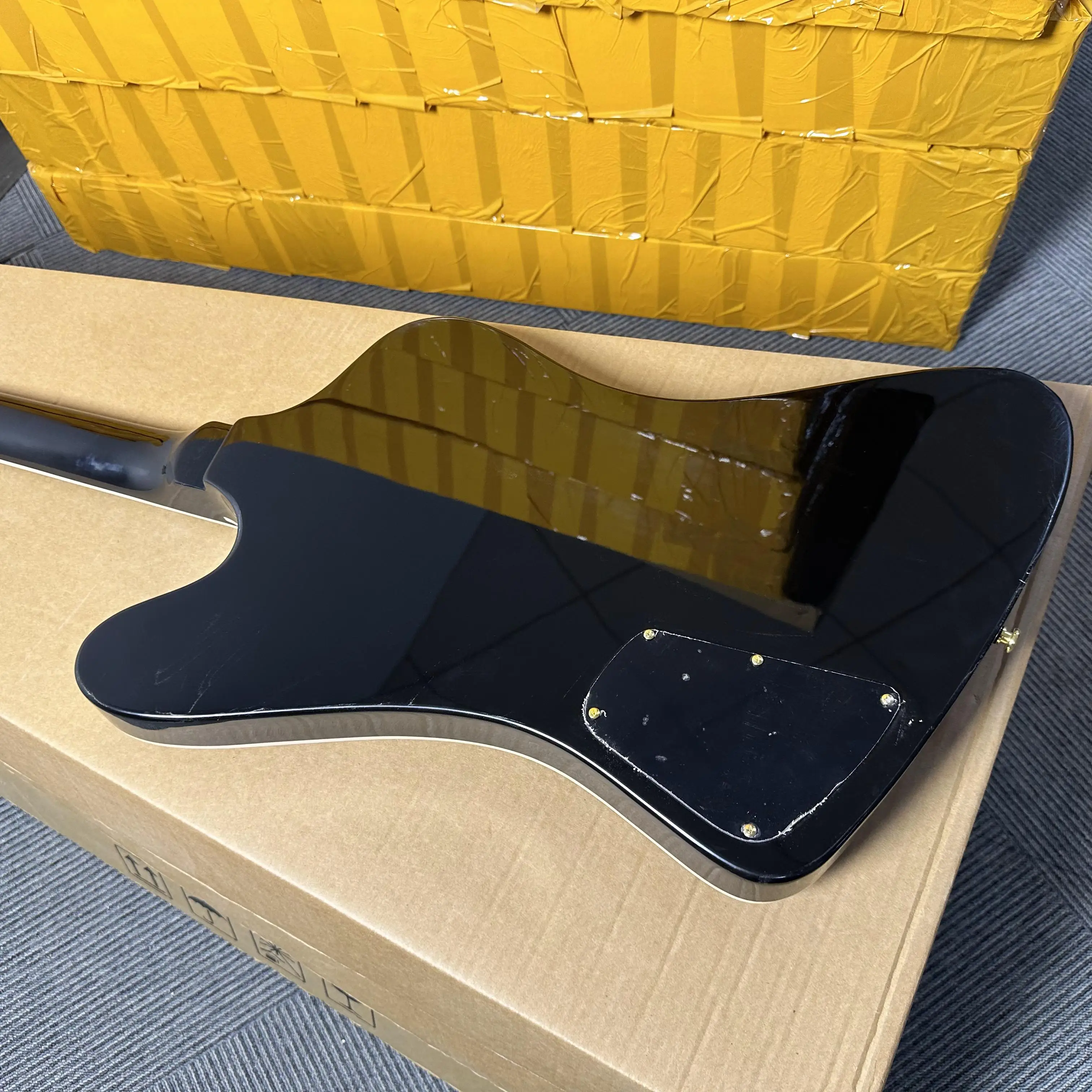 مخصص الأسود فايربيرد الغيتار الكهربائي الذهب الأجهزة الأسود Pickguard HH التقاطات شحن مجاني #6