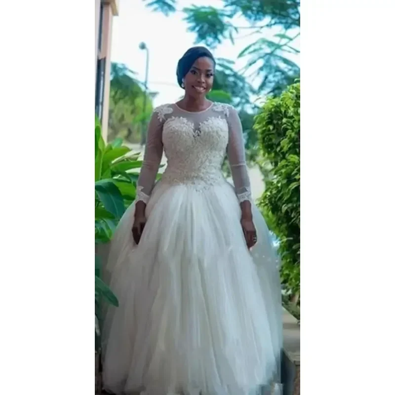 Maßgeschneidertes, transparentes Halsausschnitt, lange Ärmel, Juwelenapplikationen, Reißverschluss, maßgeschneidertes Ballkleid-Hochzeitskleid, Brautmode, Spitze in Übergröße