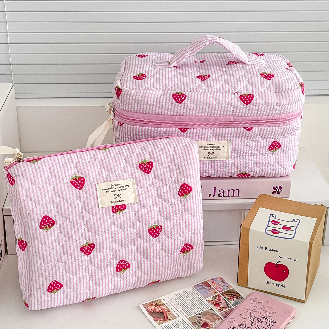 1PC Pink Strawberry Women Cosmetic Quilted Bag Portable Travel Organizer Toiletry Makeup Storage Pouch Handbag Ladies Zipper Bag