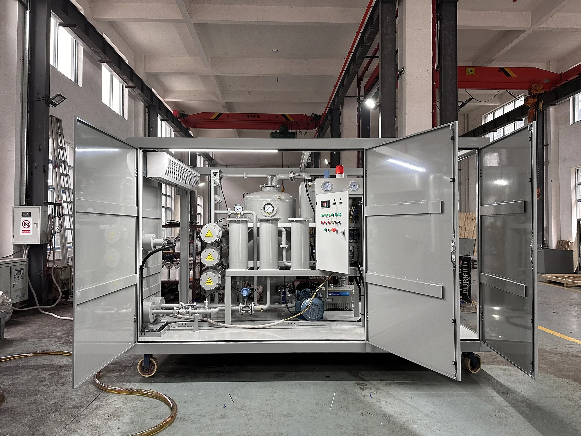 Machine de déshydratation d'huile de transformateur, système de récupération d'huile de transformateur, usine de purification d'huile de transformateur