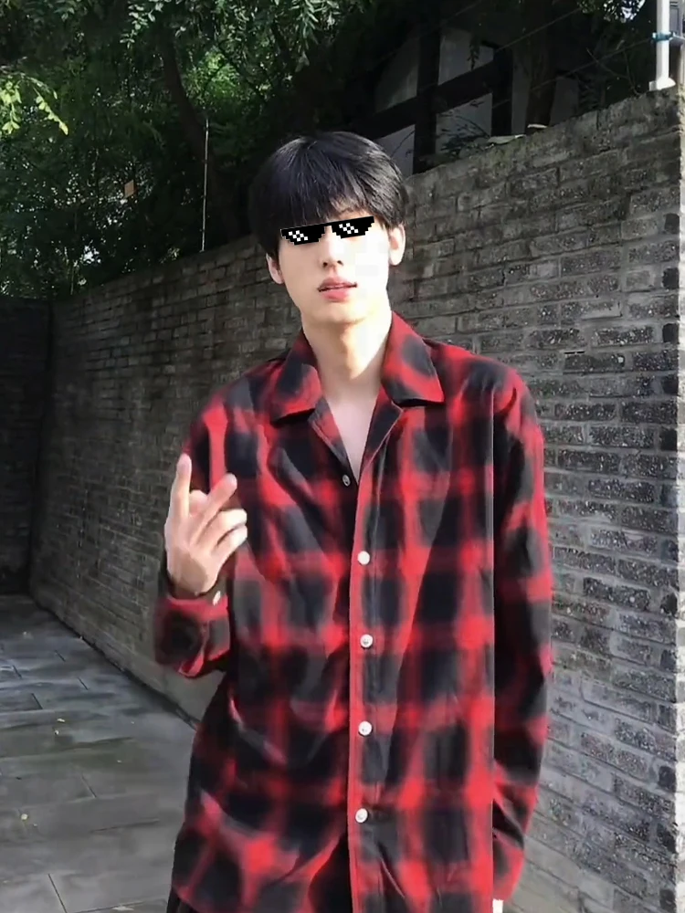 

Красная клетчатая рубашка с длинным рукавом для мужчин, повседневная верхняя одежда для пар, в стиле ретро, японский молодежный стиль, из полиэфирного волокна, прочная.