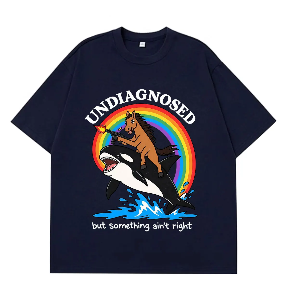 Unbehandelt, aber etwas stimmt nicht – Pferd mit Orca, lustiges Meme, T-Shirt für Männer und Frauen, modisches Kurzarm-T-Shirt aus Baumwolle, lässiger Stil. – Detail 6