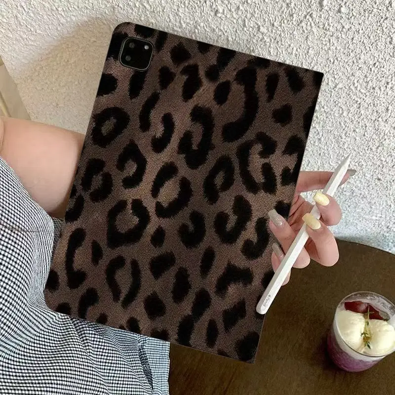 

Sexy Leopard Print iPad Case For iPad Pro 11 13in 2025 iPad Pro 12.9in Air7 10th 11th M4/5 Book Style Pen Slot Protected Cover