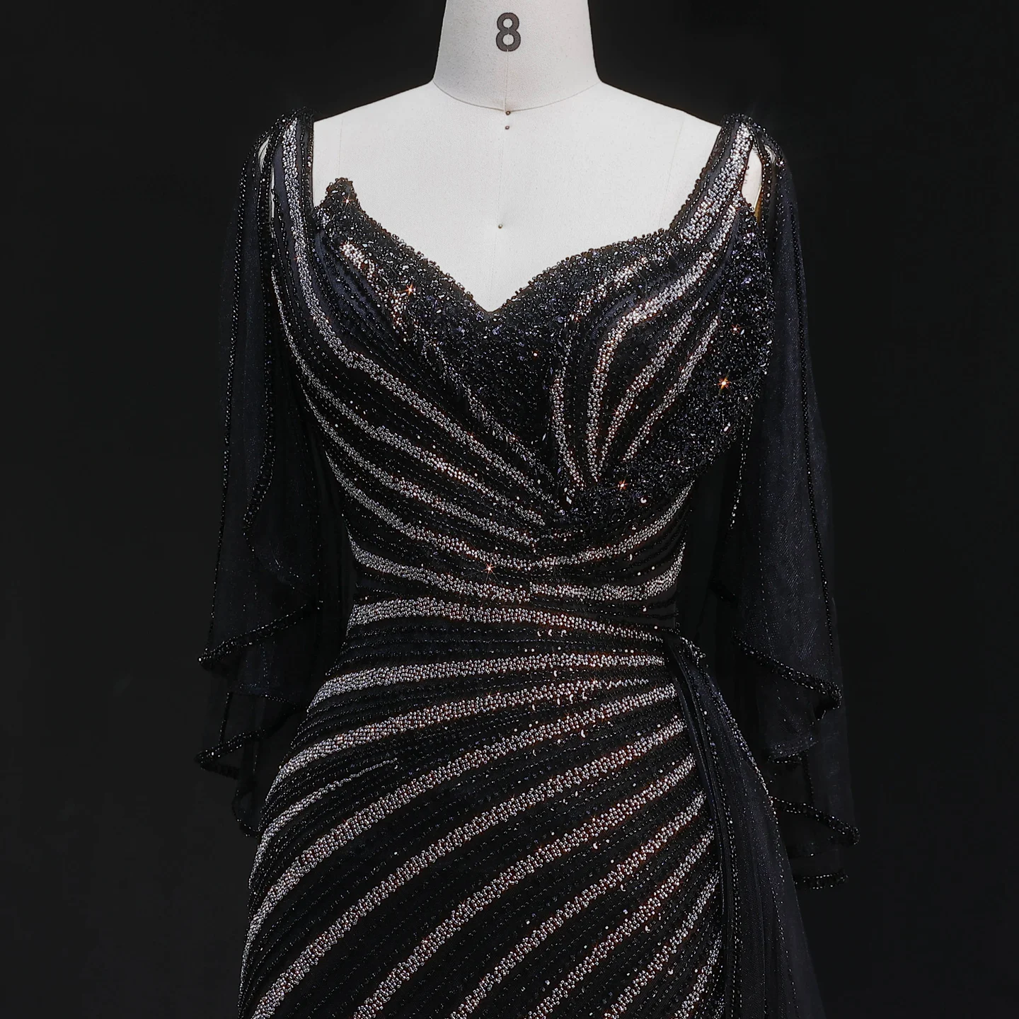 Sharon Said Luxuriöses Schwarzes Abendkleid, Lang, Perlenbesetzt, V-Ausschnitt, Cape-Ärmel, Elegante Ballkleider, Hochzeitsfeier, Damen, SS063, Maßanfertigung – Detail 9