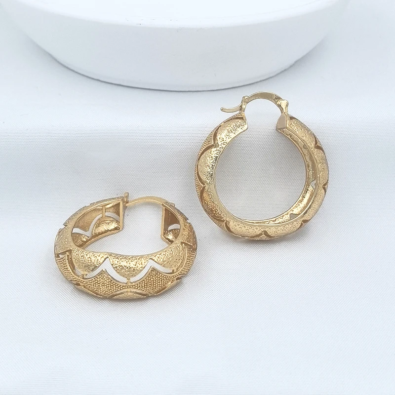 

Круглые серьги-кольца для женщин, позолоченные ювелирные украшения в итальянском стиле с перфорацией, в форме цветка, пирсинг для ушей, для помолвки, праздничные аксессуары