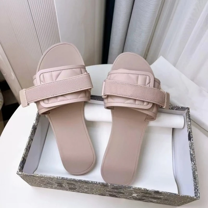 

2026 Summer New Rubber Flat Slides Casual All-Matching Outdoor Beach Slippers Single Strap Sandals Durable Non-Slip Shoes