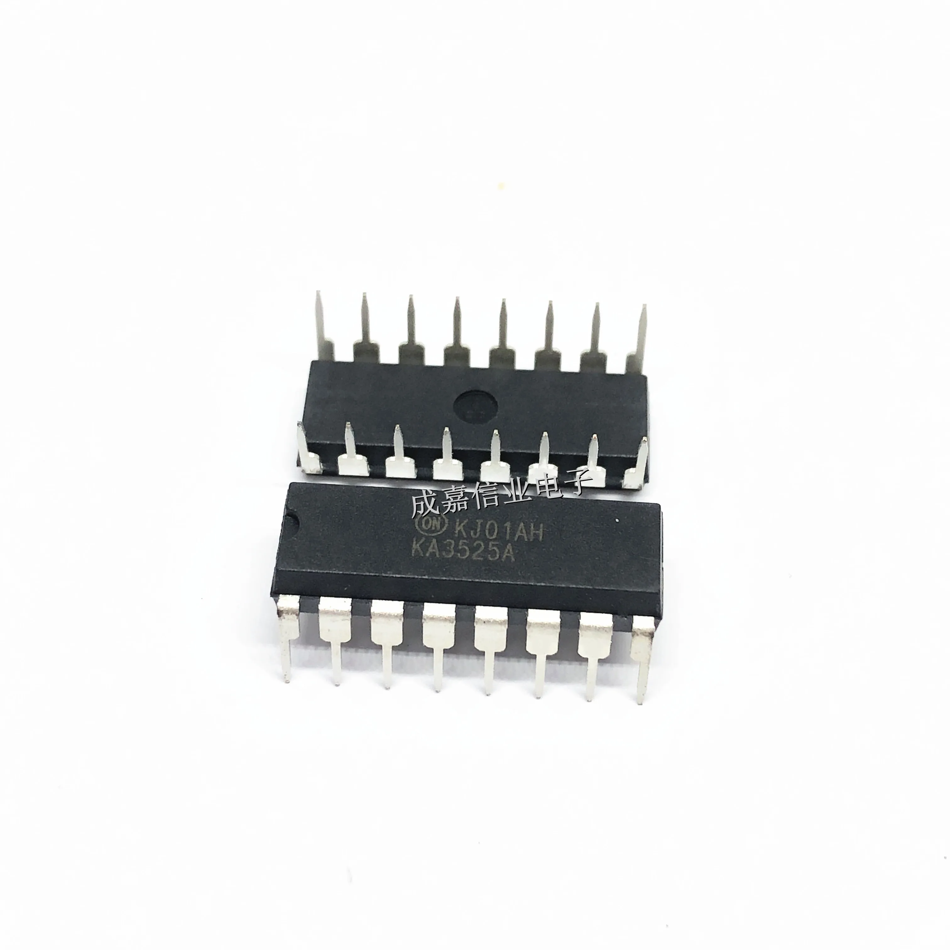 10 ชิ้น/ล็อต KA3525A DIP-16 ตัวควบคุมการสลับ SMPS คอนโทรลเลอร์ 2 เอาต์พุต 5V 500mA อุณหภูมิการทำงาน: 0 องศาเซลเซียส-+ 70 องศาเซลเซียส