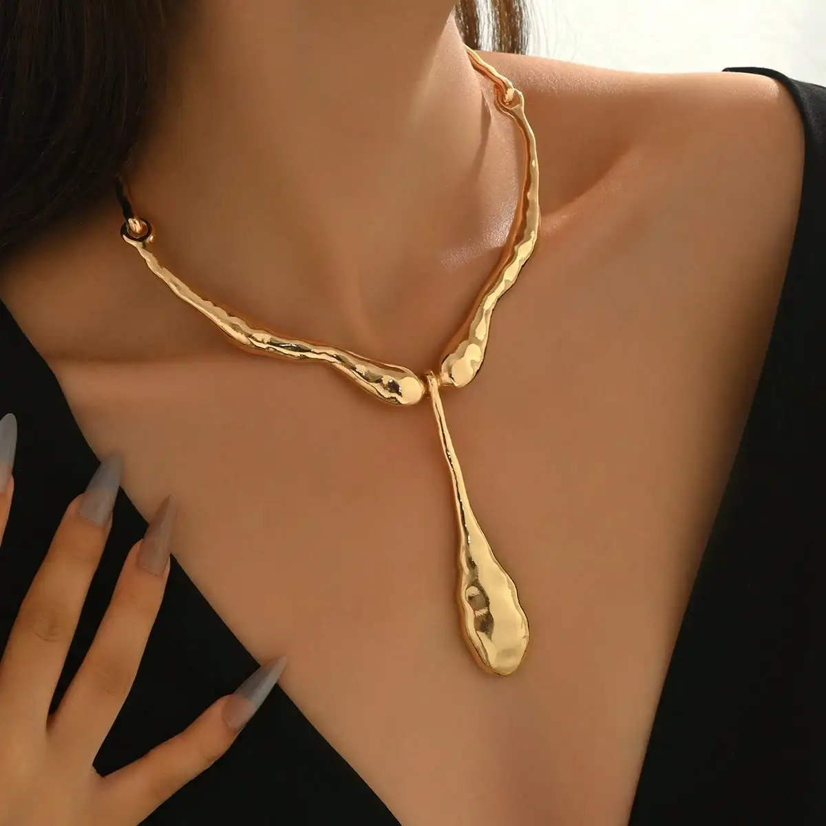 

2026 New Gold Geometric Tear Drop Necklace for Women Minimalist High-End Clavicle Chain Versatile Daily Gift Elegant Neckpiece