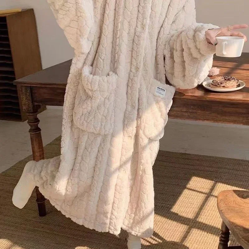 Autumn Winter Long Warm Bath Robes for Women Cute Thick Coral Velvet Homewear Long Nightfowns Hooded Sleepwear Ladies Loungwear