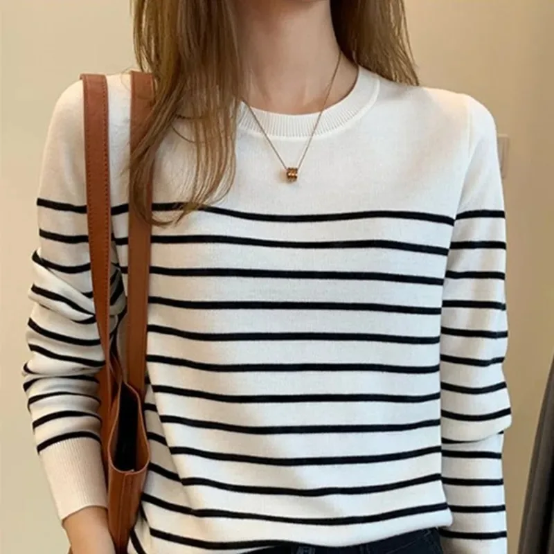 

Women's Knitted Round Neck Stripe Sweater Korean Version Fashionable Warm Casual Top Velvet 2025 Autumn And Winter New Item