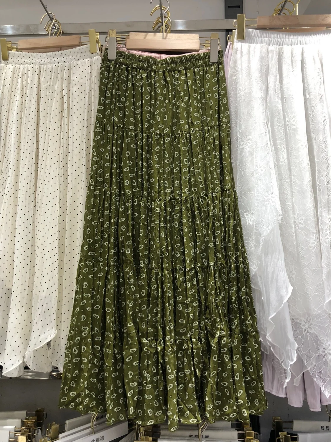 

Retro Green Macadamia Flower Chiffon Cake Long Skirt Women's Pleated Full A-Line Floral Half Skirt Summer High Waist Gown