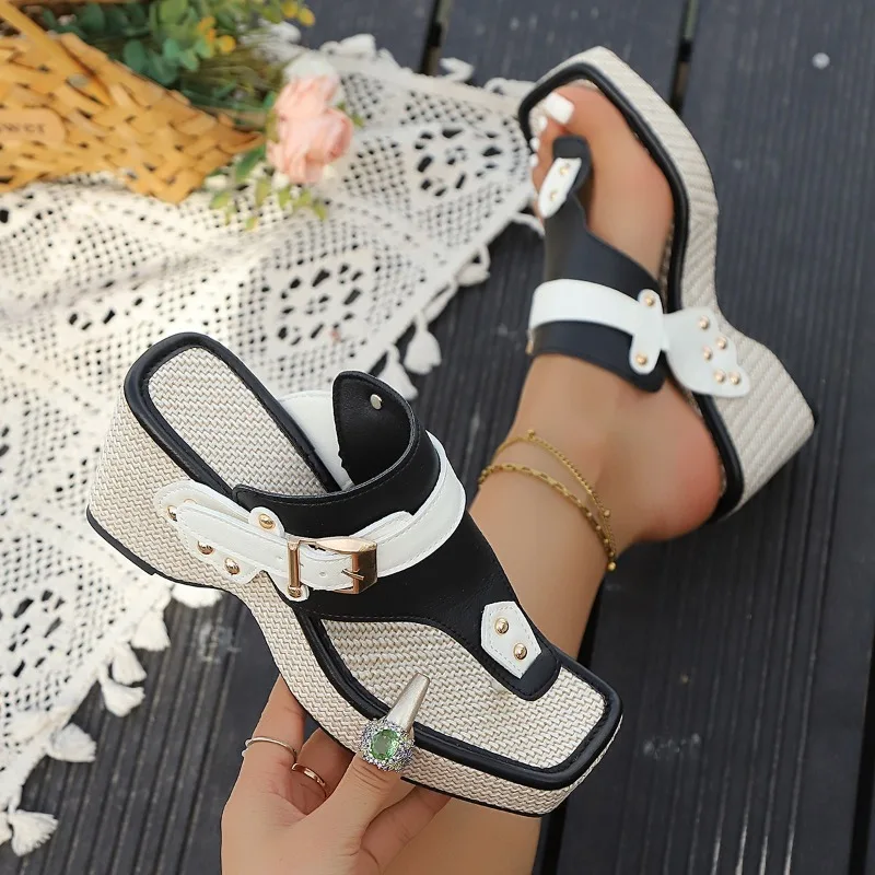 

2025 Summer Fashion New Coarse Heel Sandals Belt Buckle Rivet Beach Fashion Cool Slippers Women's Shoes