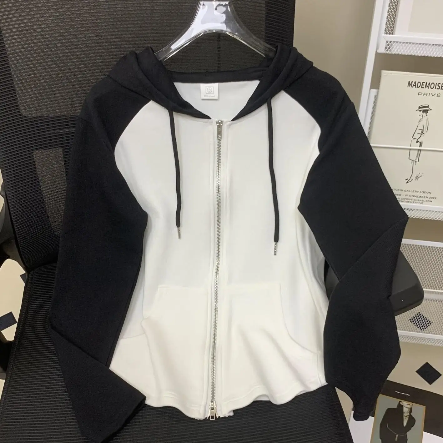 

Мужская футболка оверсайз в японском ретро-стиле с капюшоном и длинными рукавами, повседневная, модная, с вставками на плечах, осенняя коллекция