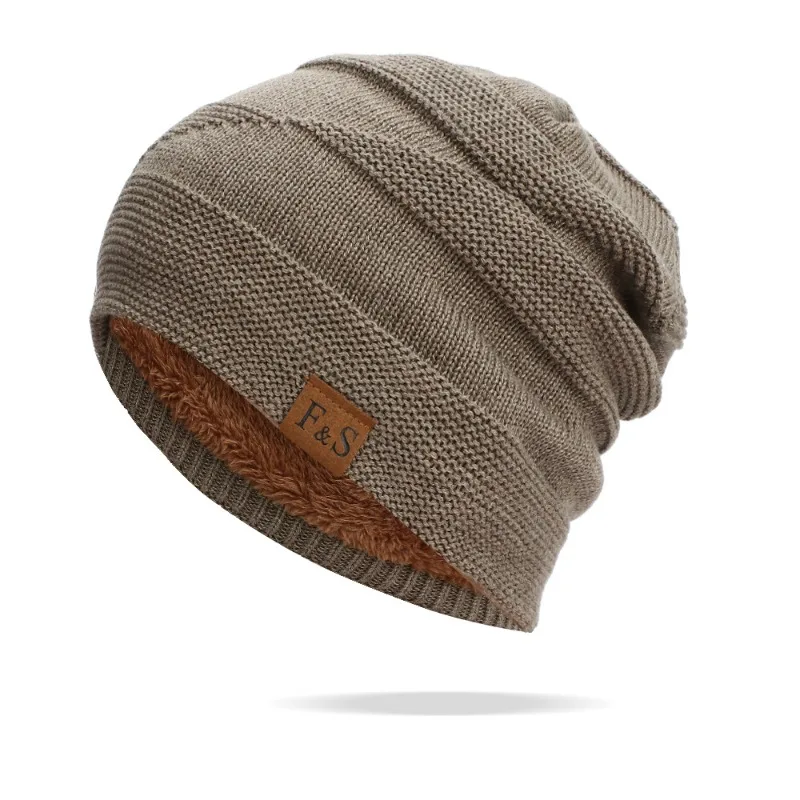 Nowe unisexowe czapki zimowe typu slouchy z futrzaną podszewką, ciepłe czapki beanie dla kobiet i mężczyzn, codzienne czapki zimowe z dzianiny z ozdobnymi etykietami.