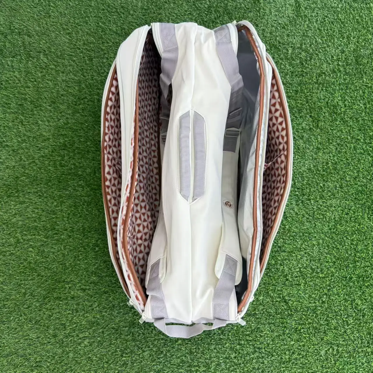 Wilson Roland Garros Session Soiree Super Tour 9PK Multi Functional Large Capacity Tennis Bag Sports Backpack WR8042901001