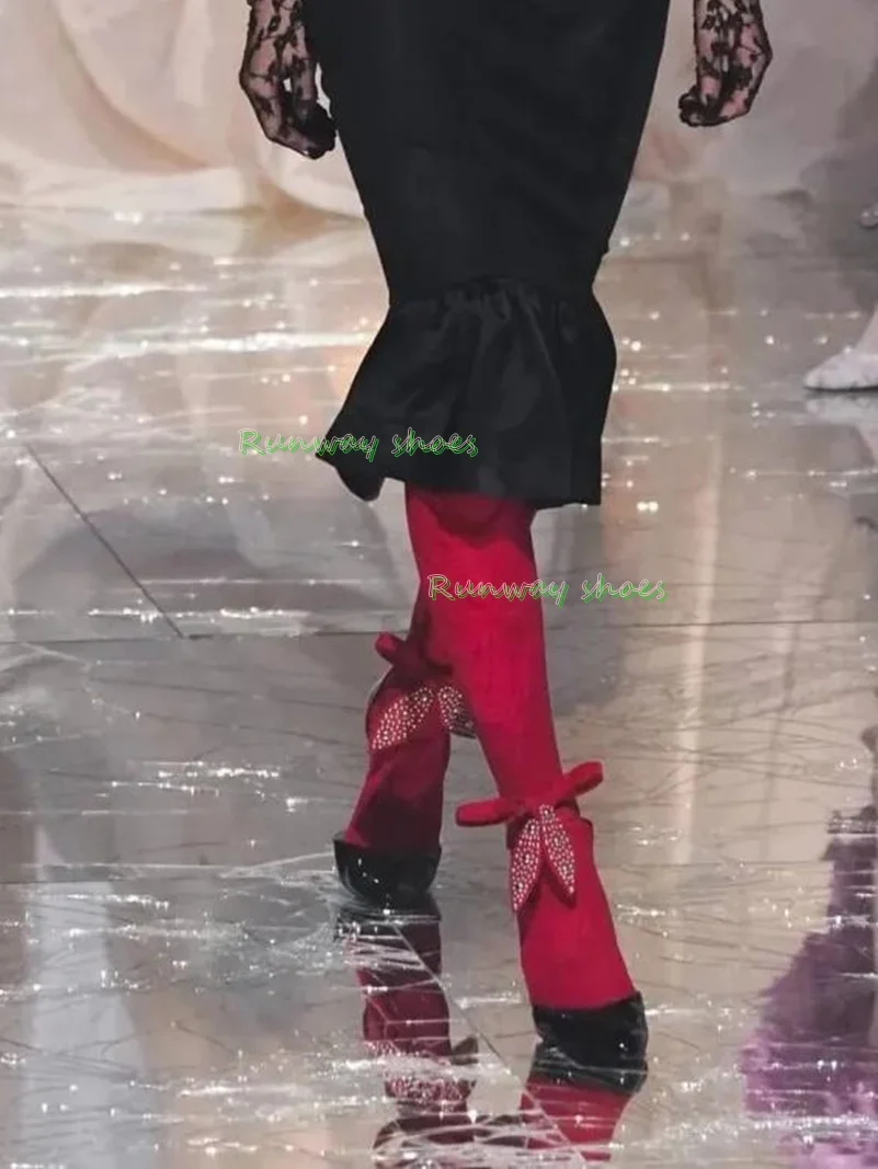 black Patent leather Asakuchi High heel equipped with red leaf shape Ankle strap Bow and silver studs Round head Chunky high hee