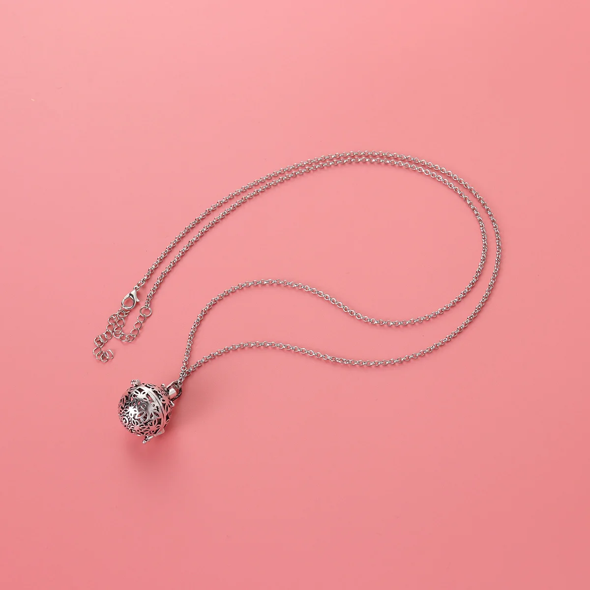 

Hollow Round Essential Oil Diffuser Pendant Silver Aromatherapy Necklace Copper Fashionable Durable Diffuser Jewelry