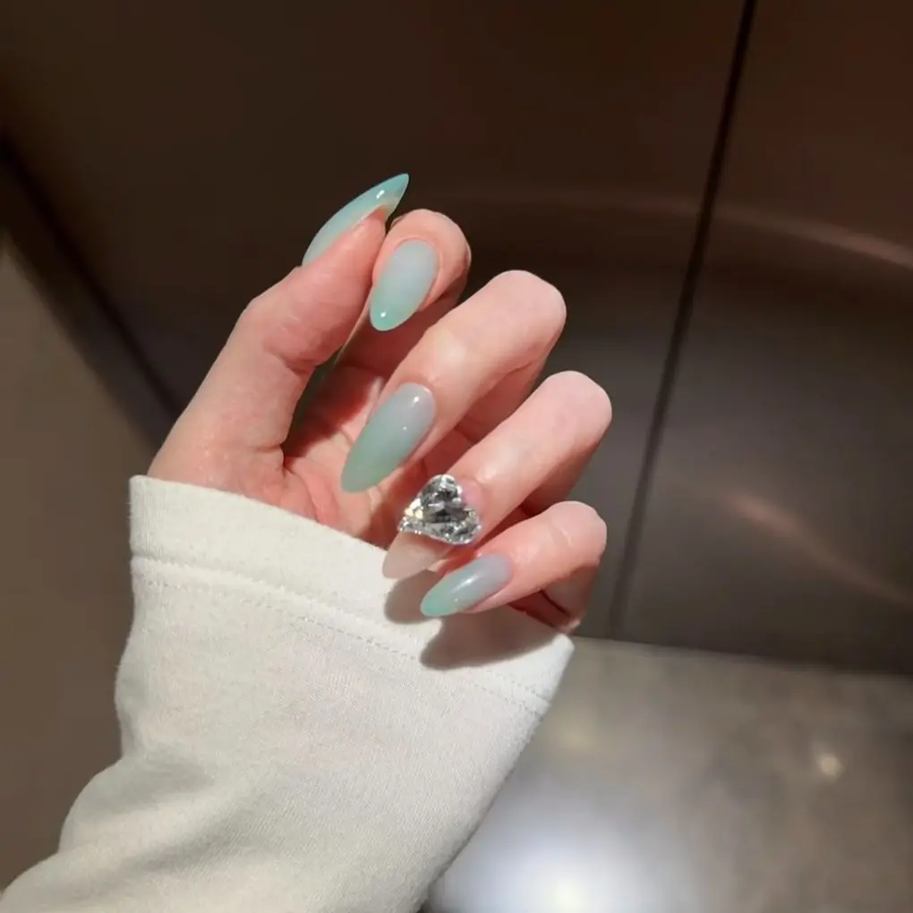 10pcs Handmade Almond Press On Nails Mint Green Gradient Heart Rhinestone Design Sweet Gentle Fake Nails Wearable Nails Art Tips
