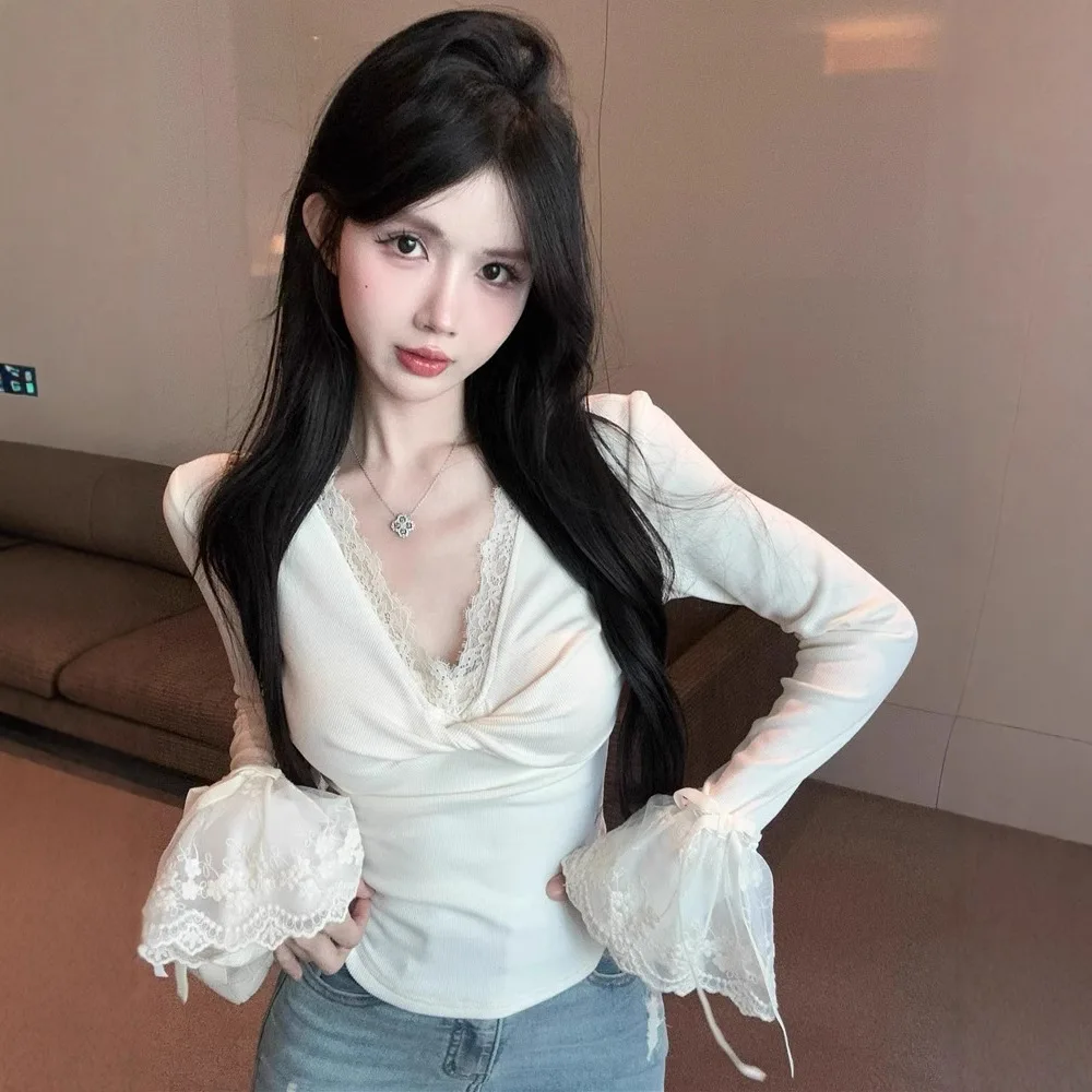 Women's Lace Trim Bell Sleeve V-Neck Base Shirt Spring Autumn Ultra Cute Inner Wear T-Shirt Cotton Polyester Material Slim Fit