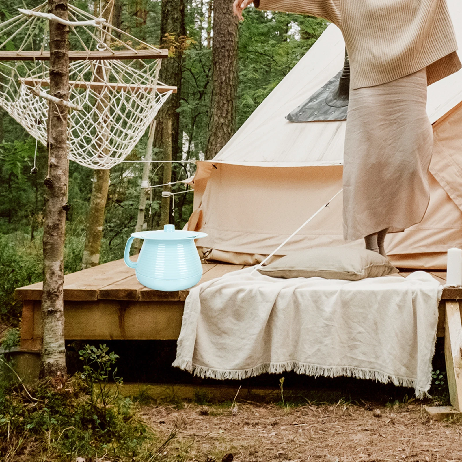 

1Pcs Heavy Duty Urinal Pan with Cover Thickened Plastic Handheld Potty for Elderly Night Use Portable Chamber Pot Smooth Surface