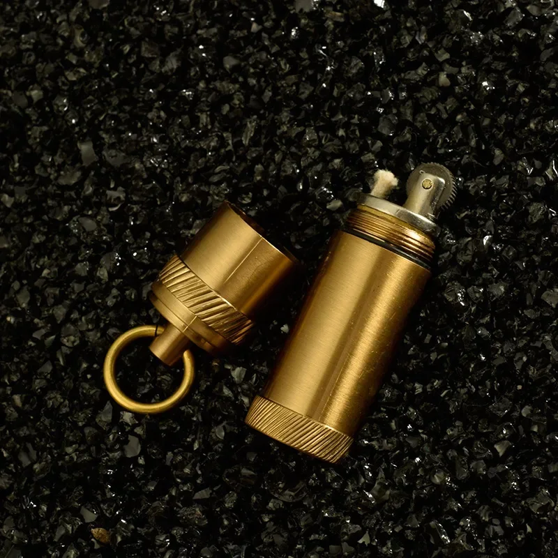 Metal Mini Keychain Kerosene Lighter Outdoor Waterproof Grinding Wheel Igniter Portable Pendant Smoking Accessories Travel Tools