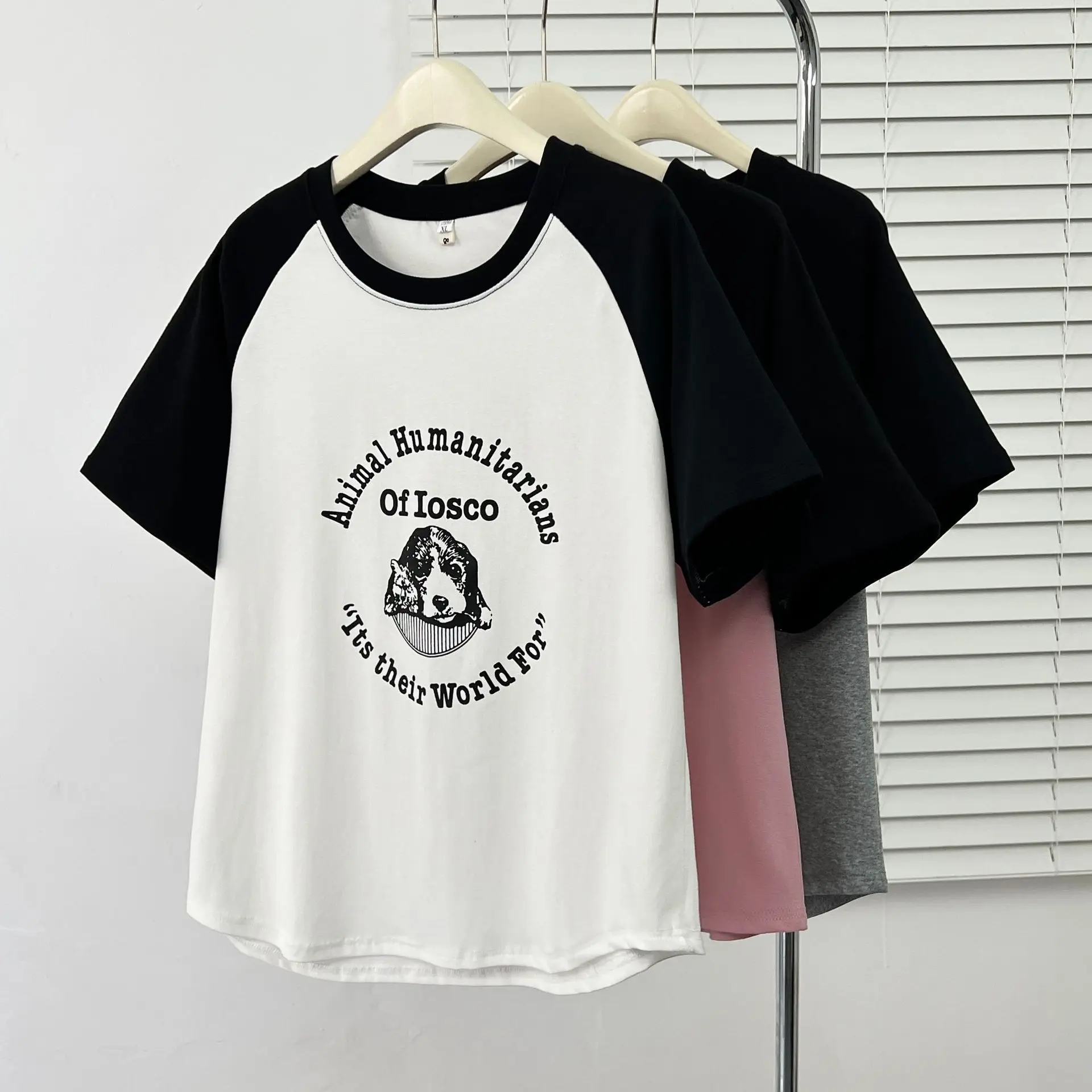 

Новая летняя женская футболка больших размеров 2026 года, хлопковая, с круглым вырезом, рукавами реглан, цветными блоками и принтом, повседневный топ 2608