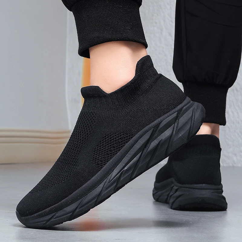 Couple Casual Shoes Fly-woven Breathable Men's and Women's Sports Running Shoes Non-slip Thick Sole Lightweight Men's Sneakers