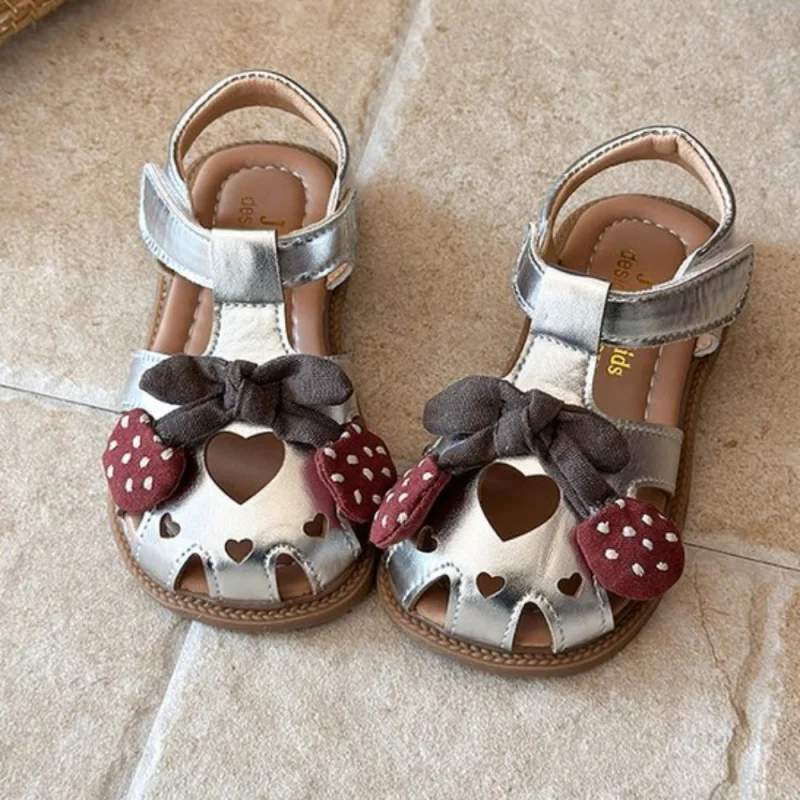 

Летние сандалии с перфорацией для девочек в корейском стиле, модные сандалии из искусственной кожи, нескользящие, для вечеринок, обувь принцессы.