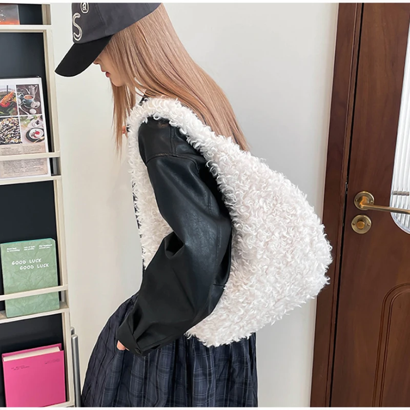 Flauschige, lockige Kunstfell-Hobo-Schultertasche, Plüsch-Halbmond-Unterarmtasche, weiche Teddy-Fuzzy-Halbmond-Handtasche, warme Winter-Handtasche für Damen – Detail 17