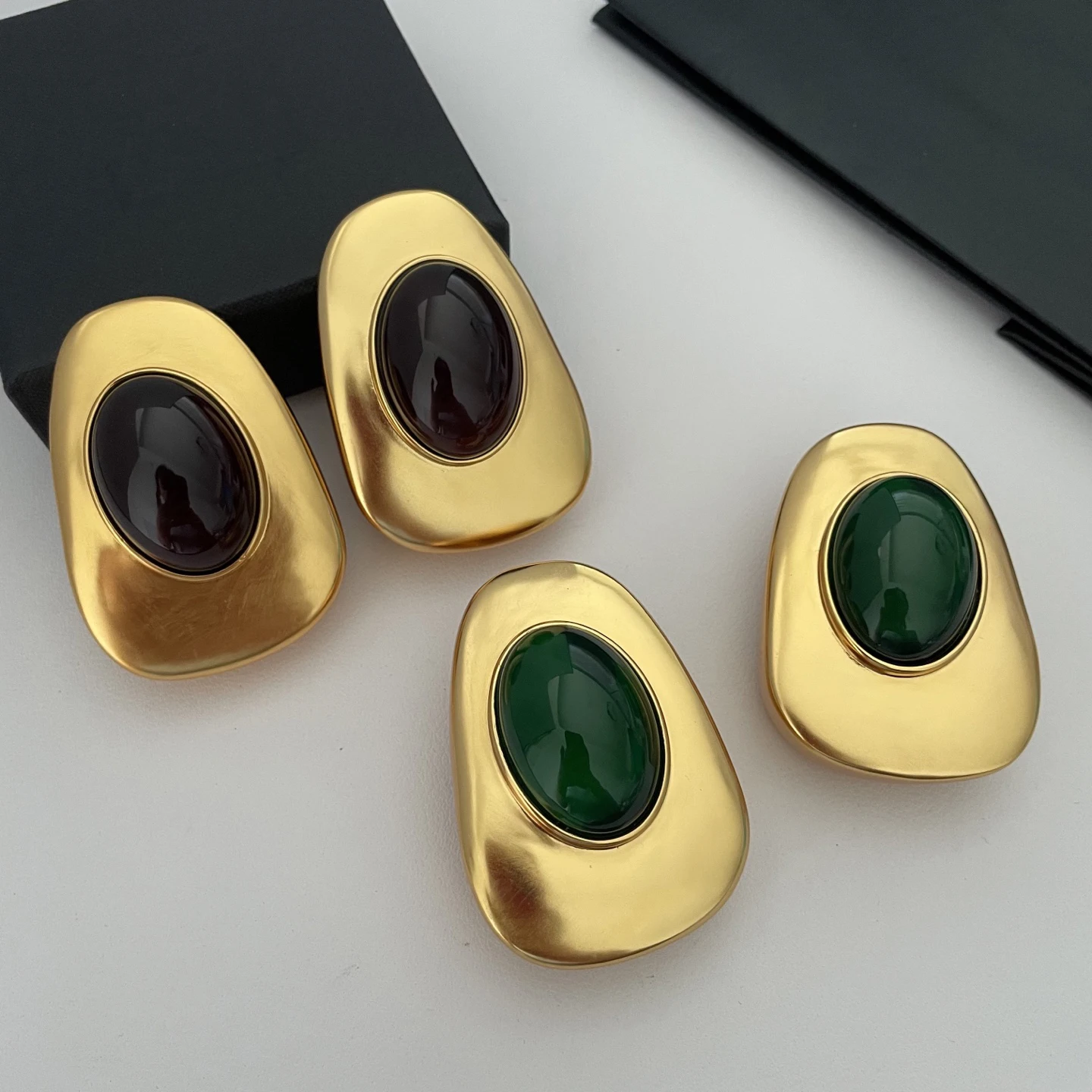 

Europe Retro Design Gold Plated Brass Geometric Oval Crystal Earrings Ear Clip Woman Top Quality Luxury Jewelry Trend