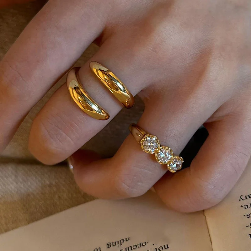 

Light luxury trend glossy geom ring high-end simple inlay three round diamonds rings for women layered style banquet jewelry
