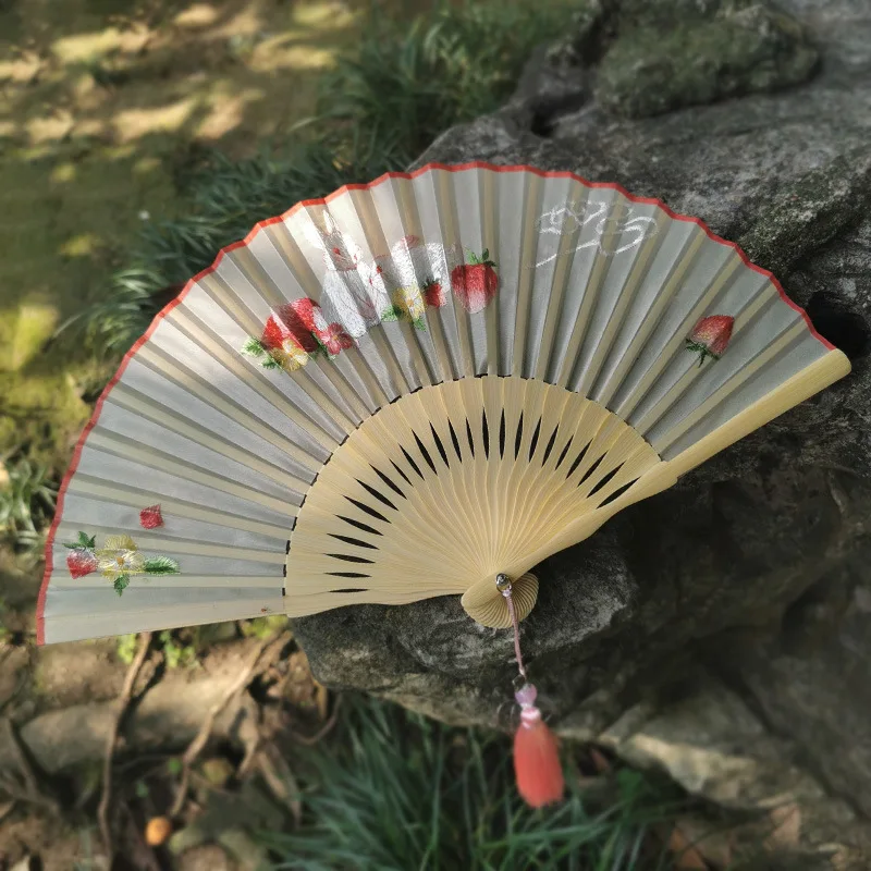 

Home Daily Fan Portable Rocking Fan Chinese Style Embroidery Folding Fan Handicrafts Wedding Fans Matching Clothes Travel Fan