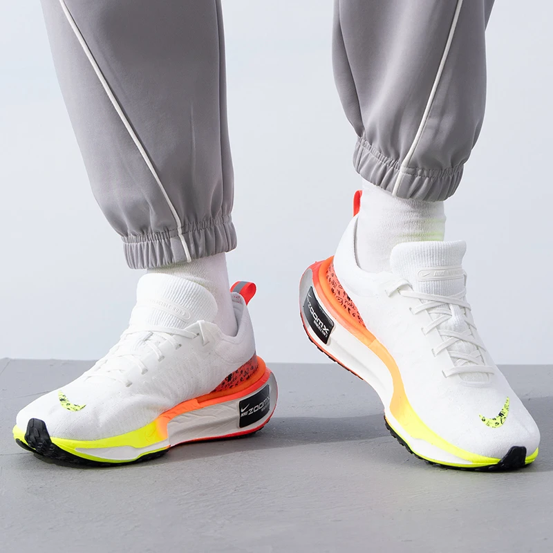 Nike Men's 2024 Fall Cushioned Light Rebound Road Sportsรองเท้าวิ่งพักผ่อนHF4915-100