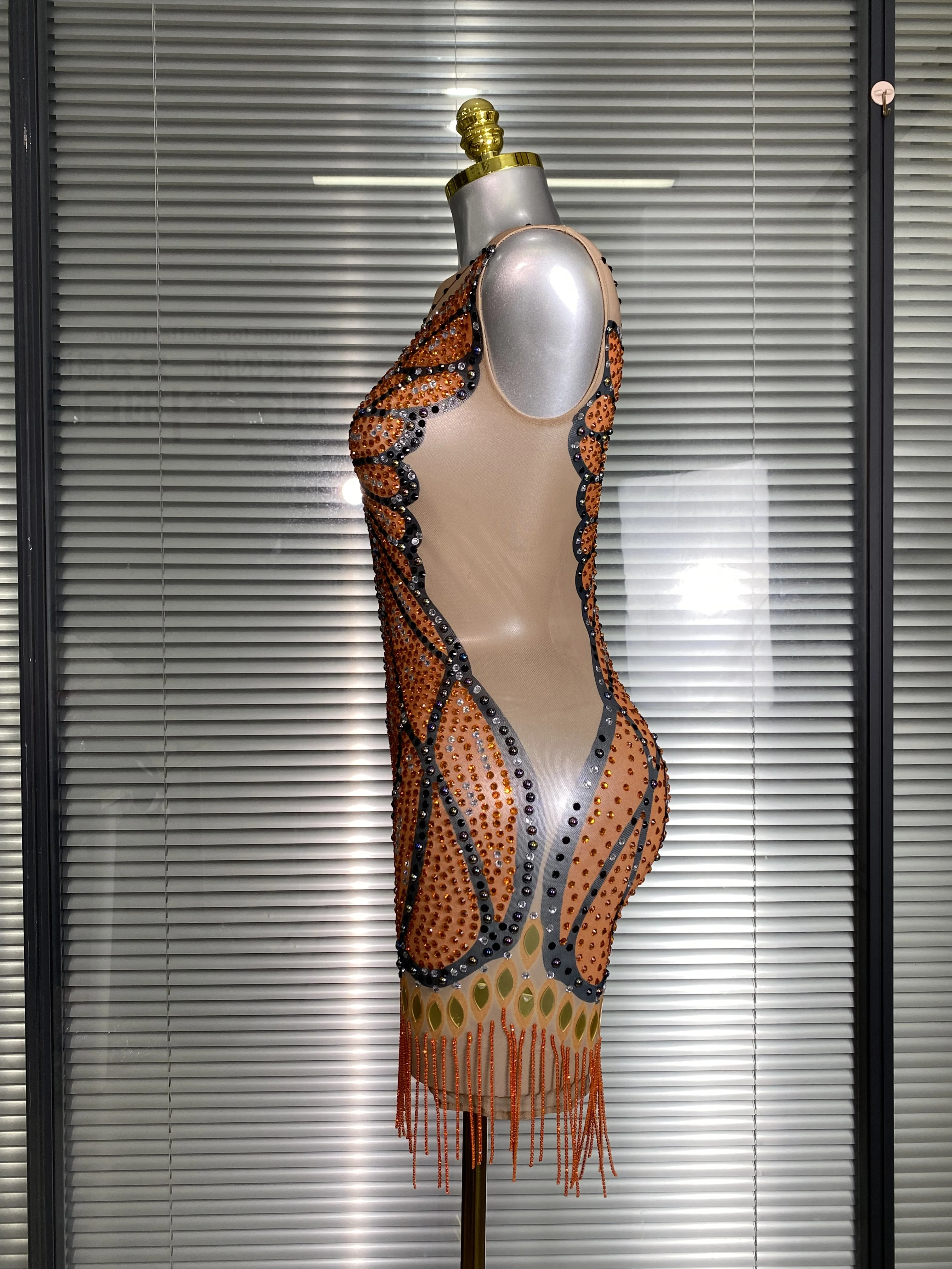 女性のセクシーなメッシュタッセルクリスタルダイヤモンド蝶ミニ衣装ステージダンサータンクシースルーストレッチナイトクラブパーティードレス