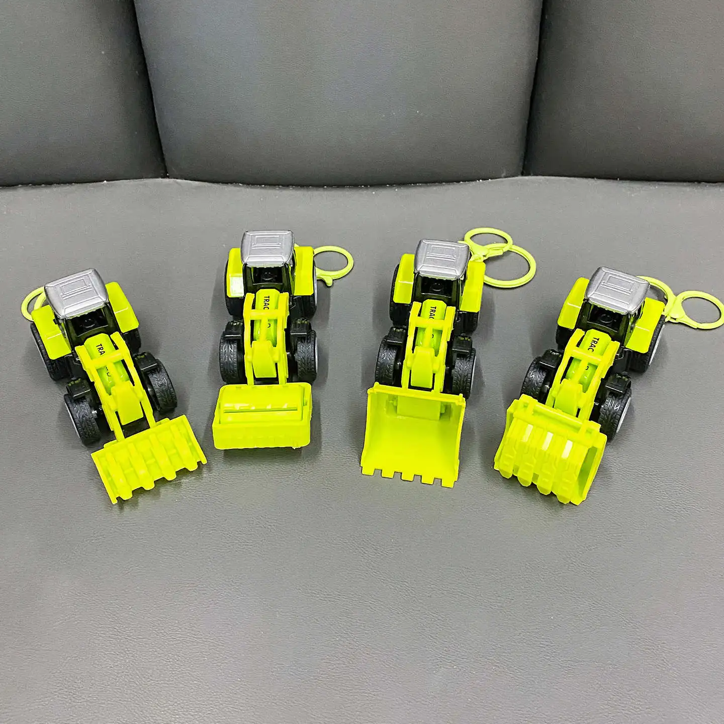 Mini Alloy Grass Harvesting Truck Soil Compactor Toy Keychain For Kids Cute Inertia Engineering Vehicle Pendant Boy Small Gift