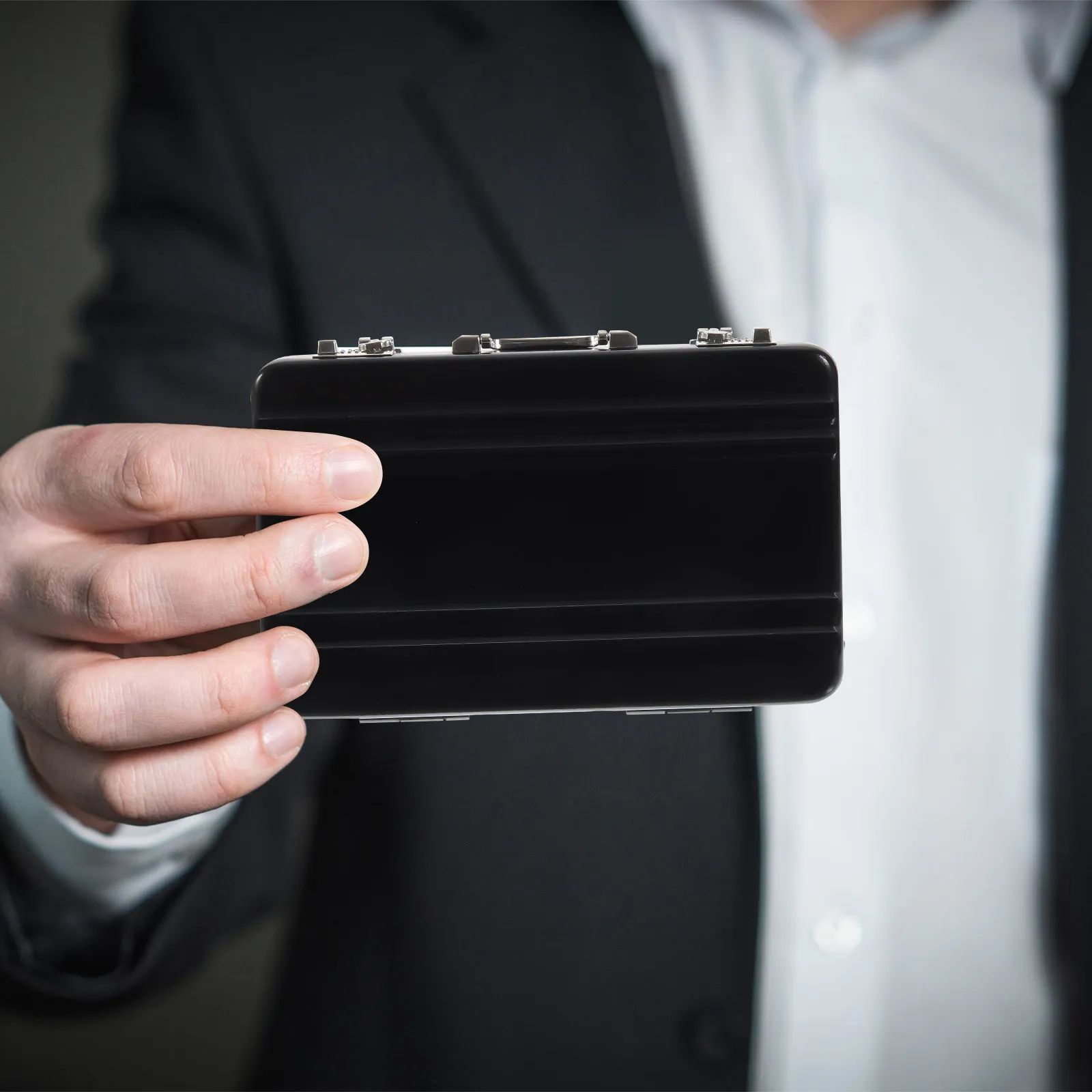 Business Card Holder Aluminum Alloy Small Mini Briefcase Style Portable Card Case Cards Organizer Office Desktop Cards Box