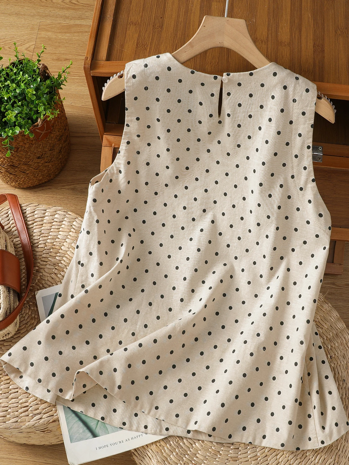 เสื้อกั๊กทรงเอลายจุดผ้าฝ้ายลินิน ช่วยให้ดูผอมเพรียว สไตล์ลำลองสำหรับผู้หญิง รุ่นใหม่ล่าสุดสำหรับฤดูร้อน