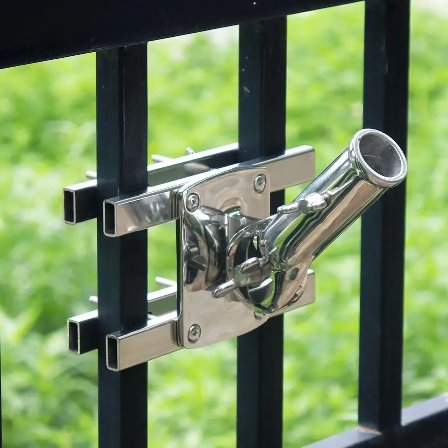 

Держатель для флагштока из нержавеющей стали 316, идеально подходит для балконных и террасных перил, подходит для флагштоков диаметром 1 дюйм на круглых или квадратных вертикальных перилах.