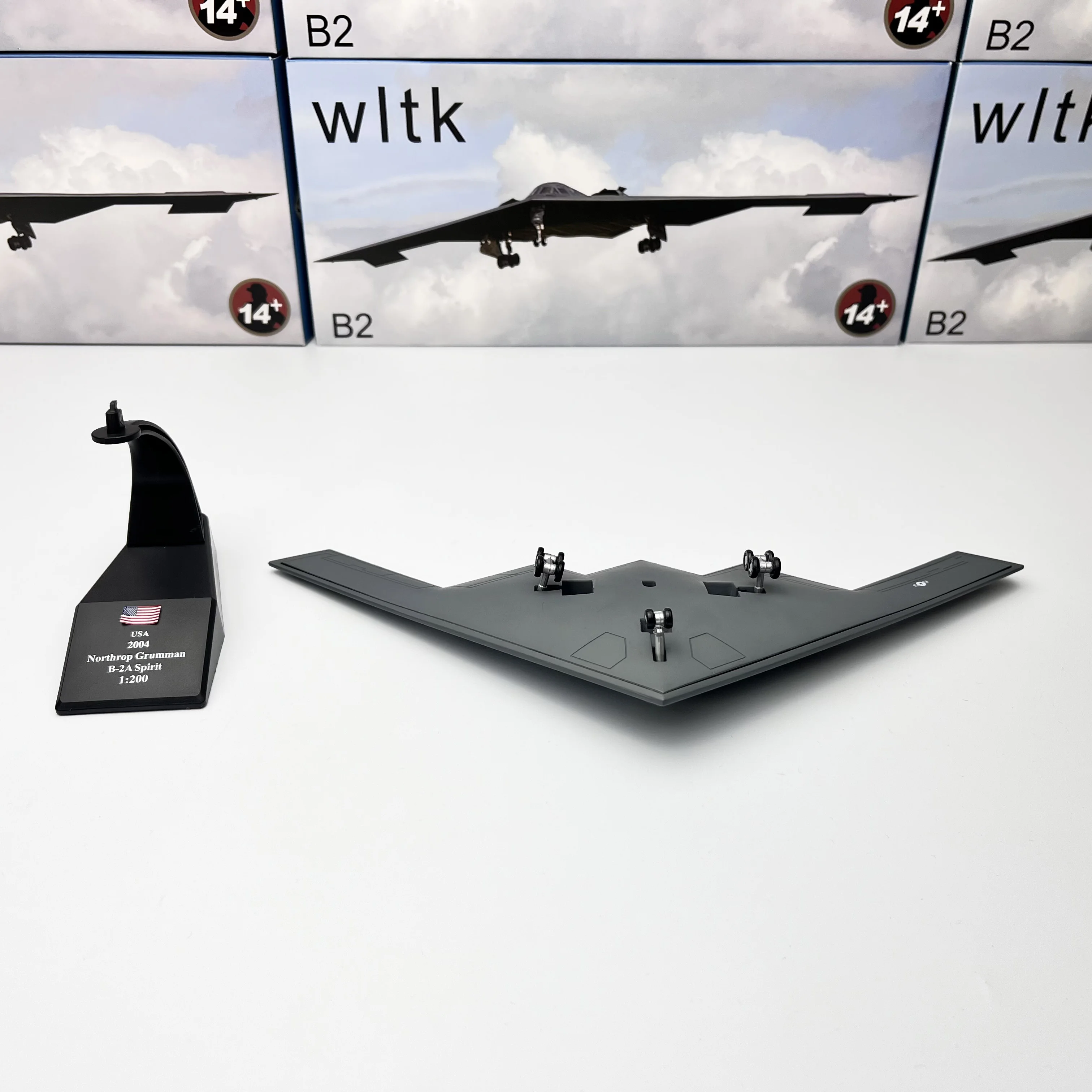 Scale 1/200 Fighter Model, US B-2 Spirit Bomber Military Aircraft Replica Aviation World War Plane Collectible Toys for Boys