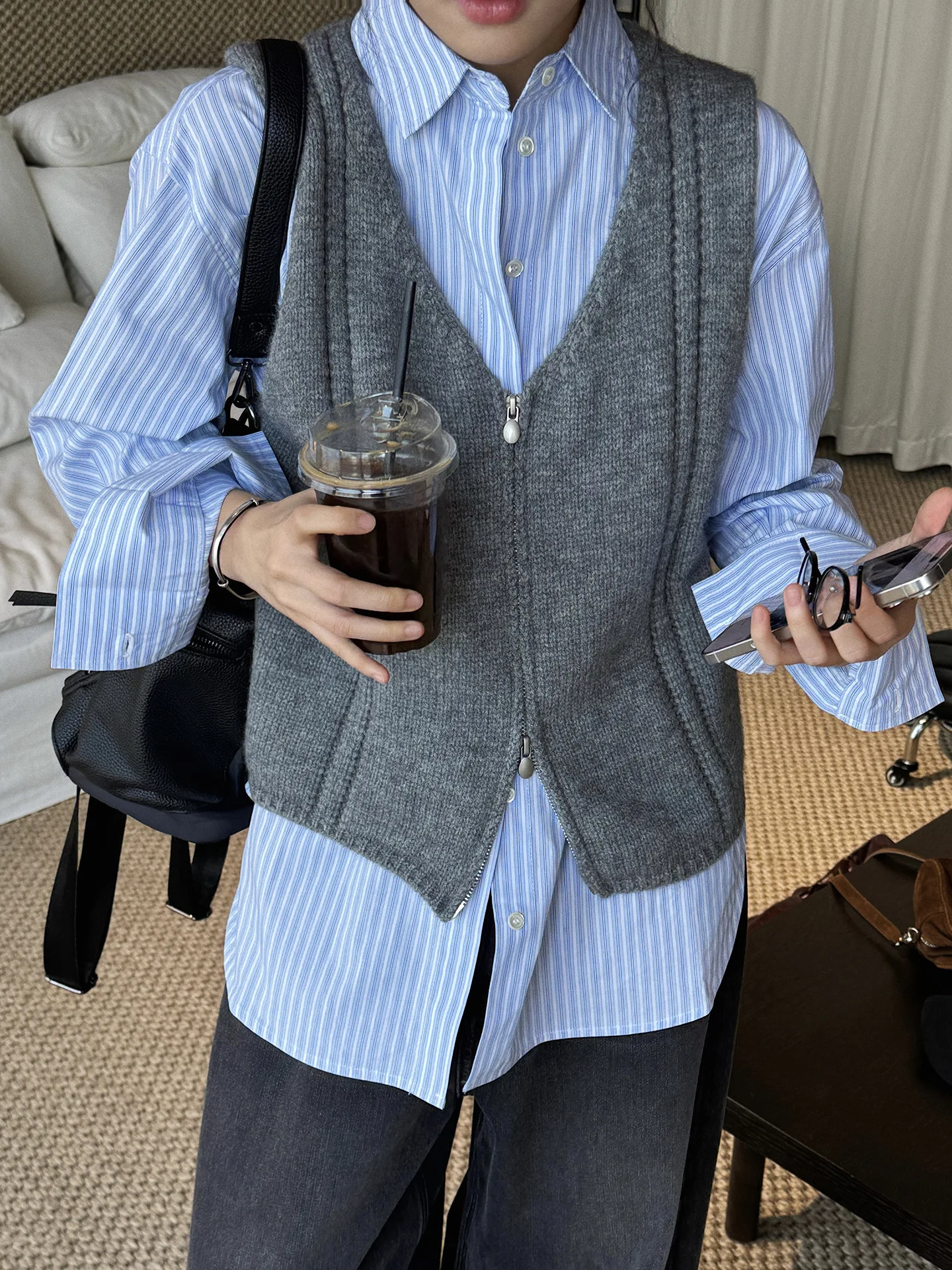 

Новая весенняя женская жилетка в корейском минималистичном стиле, однотонная, с двойной молнией, приталенная, удобная.