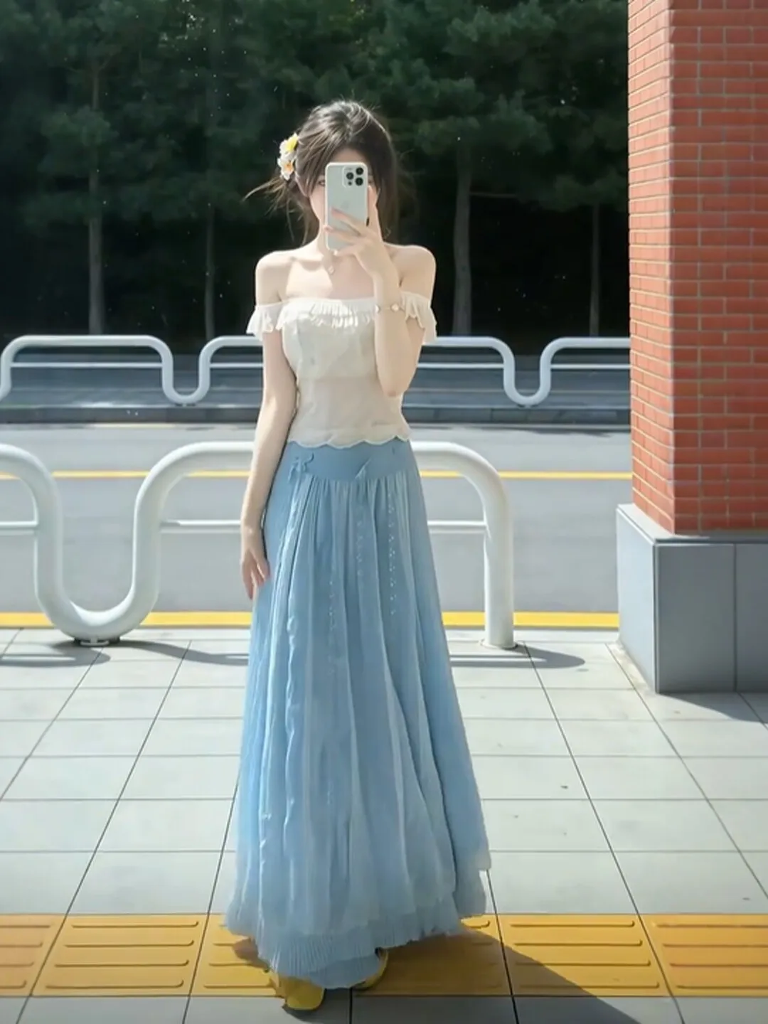 

Нежный летний комплект из двух предметов: топ на одно плечо и юбка, хлопковый, комфортный, с V-образным вырезом, короткий рукав, антивозрастной эффект