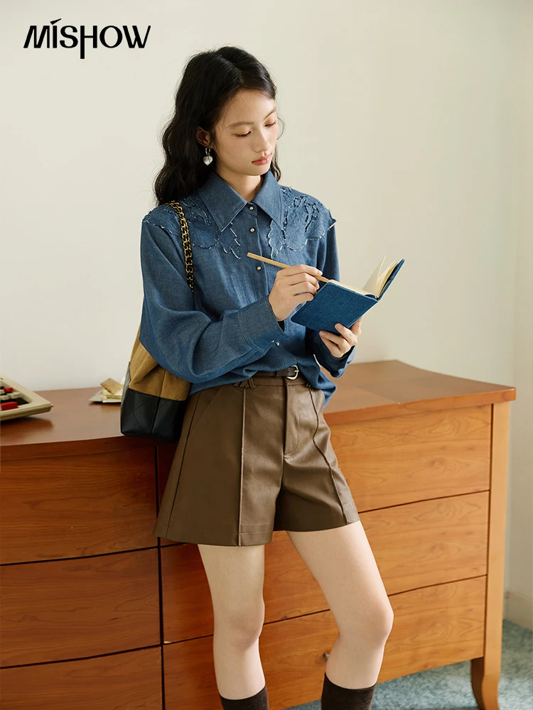 

Женская синяя рубашка MISHOW, осень 2024, топы с вышивкой в стиле пэчворк, имитация джинсовой ткани, свободная рубашка в стиле ретро MXE46C2410