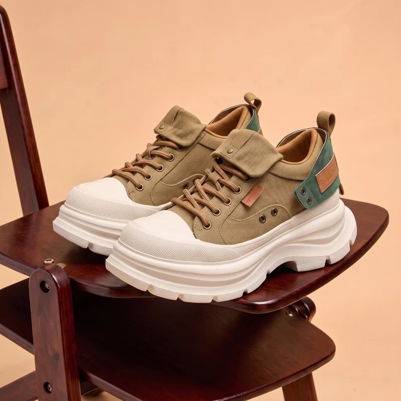 New men's and women's sports shoes