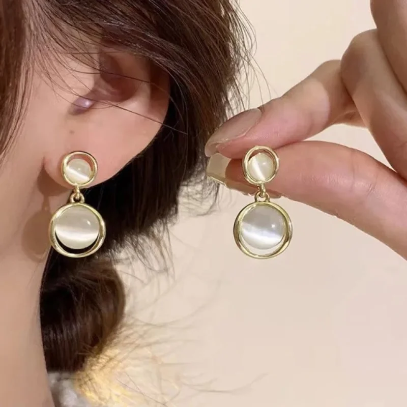 Sweet Girl Fashion Earrings Geometric Crystal Translucent Earrings Small And Simple Wild Women's Earrings Hypoallergenic