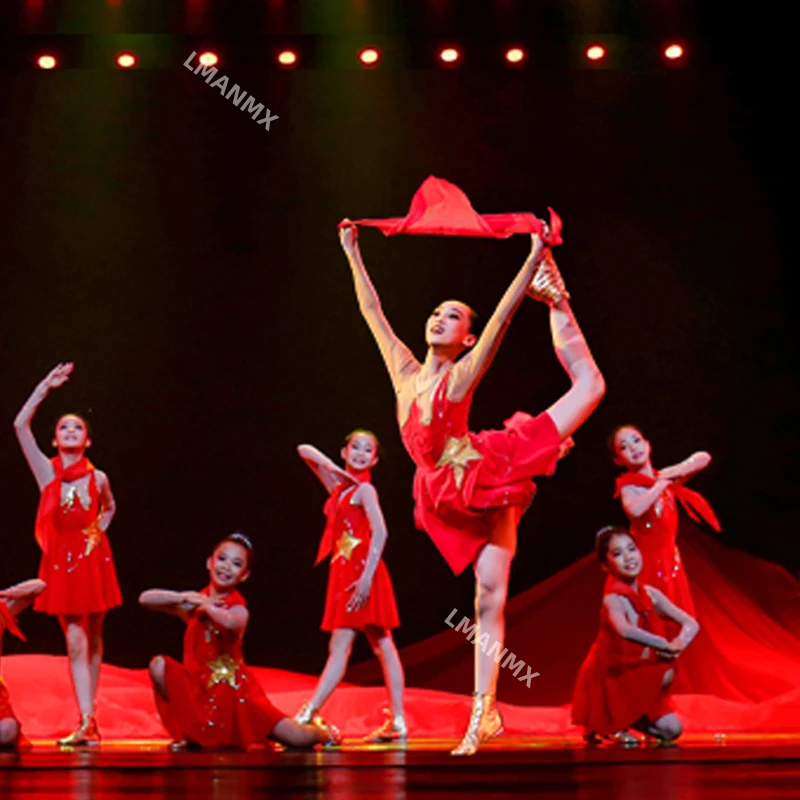 

Детский танцевальный костюм, национальный сердце для учащихся начальной школы, красный шарф, костюм для хора