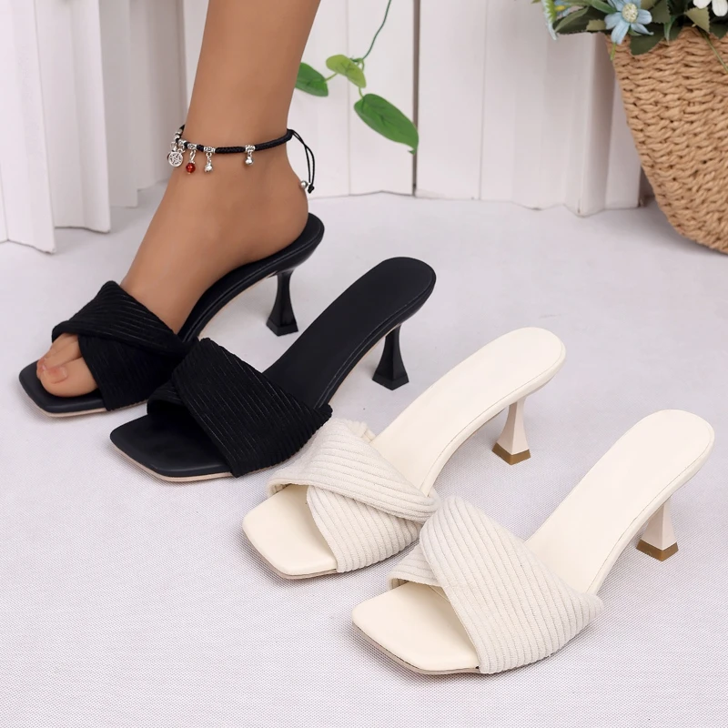2025 Neue Sommer Damen Sandalen mit eckiger Zehenpartie und hohem Absatz – Bequeme Outdoor-Sandalen für stilvolle Auftritte
