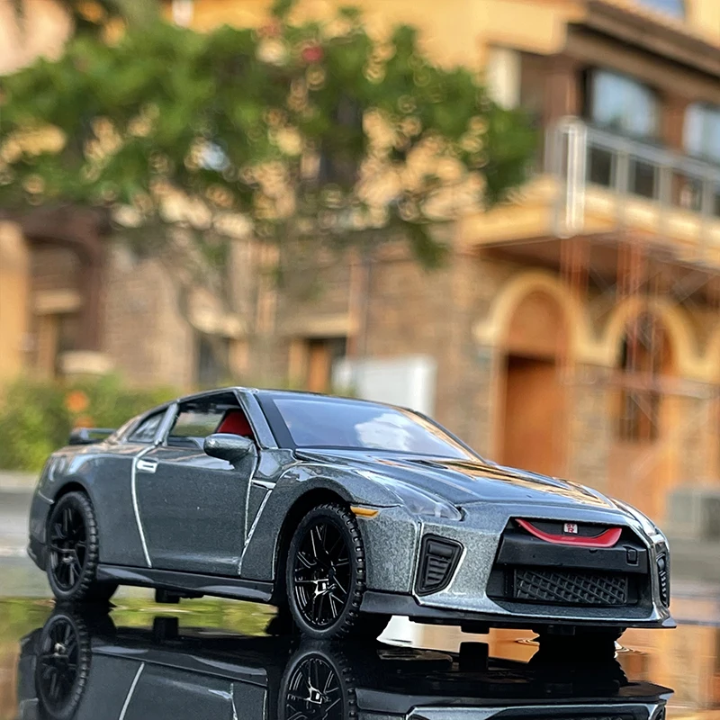 1:32 Nissan GTR Hợp Kim Cảnh Sát Thể Thao Mô Hình Xe Diecast Mô Phỏng Kim Loại Đồ Chơi Mô Hình Xe Hơi Âm Thanh Và Ánh Sáng Tập Hợp Trẻ Em Quà Tặng